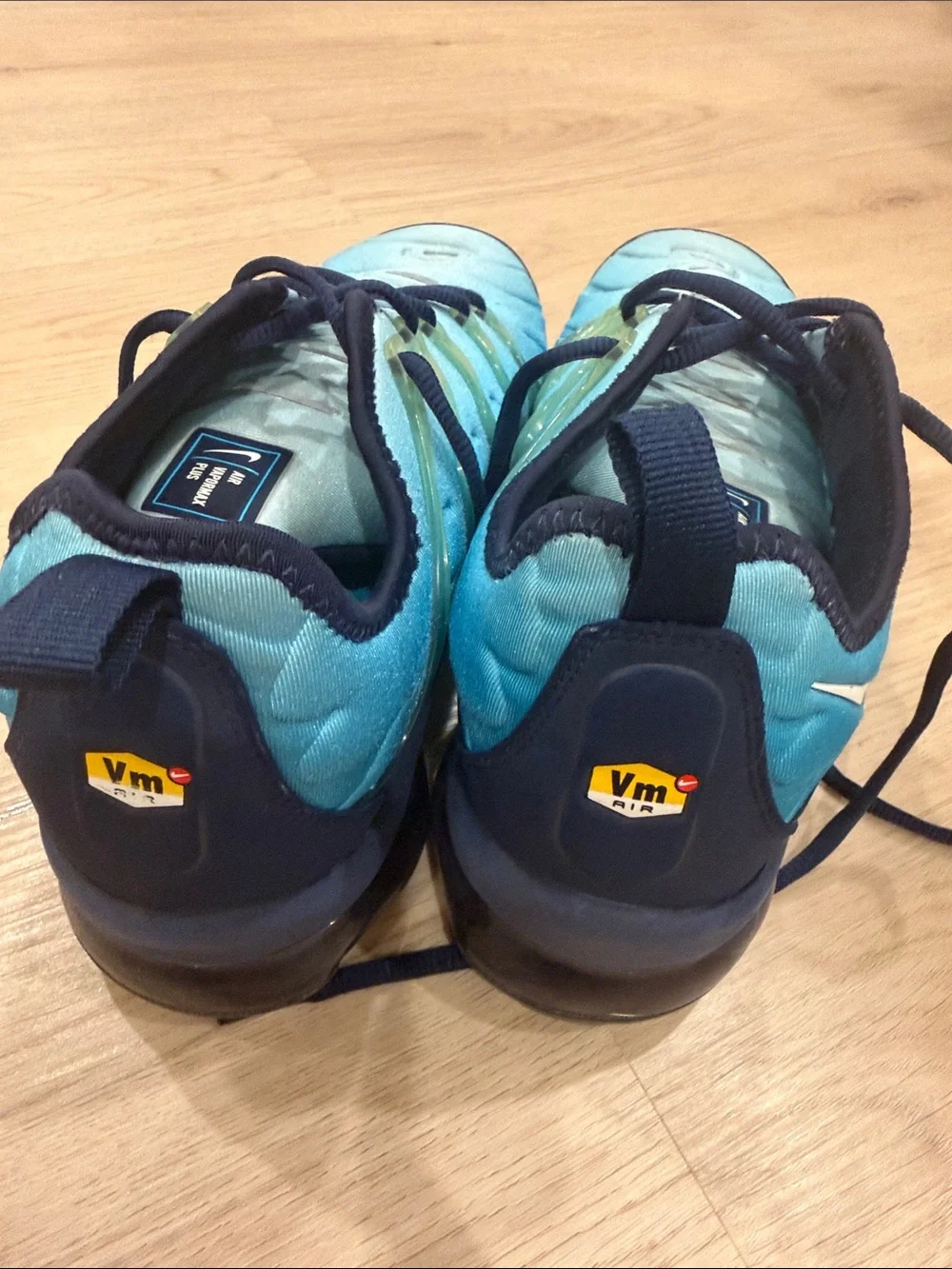 Nike air max 10.5 Teal and Navy Gradient Sneakers